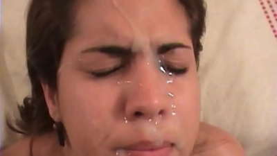 Gözəl latın qarasaçının kobud cinsi əlaqəsi var