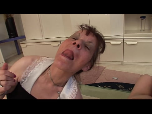 ❤️ İki nənənin və bir babanın üçlü var Porno bizdə