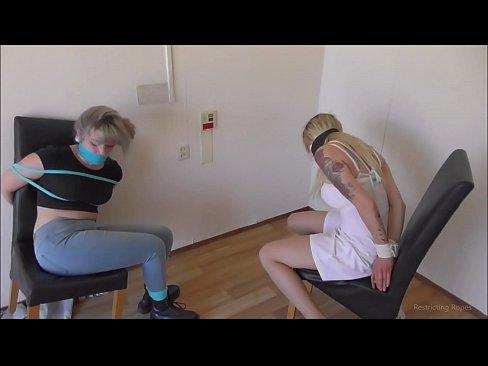 ❤️ Asılı / bağlanmış və ağzı bağlanmış / çətinlik içində olan qız Porno bizdə