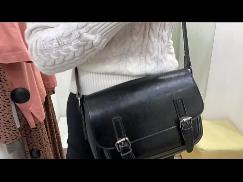 ❤️ Gənc qadın FeralBerry-nin fitinq otağında dildo ilə ictimai masturbasiyası Porno bizdə