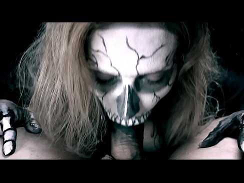 ❤️ Demon qız qara ağzı ilə xoruz əmmək və cum udmaq. Porno bizdə